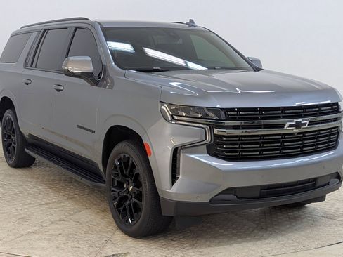 Used 2022 Chevrolet Suburban RST w/ Sport Performance Package image 7