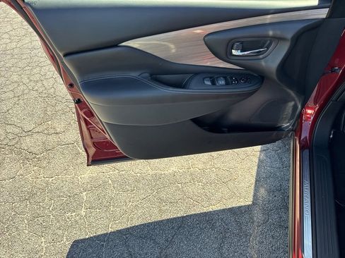 Used 2018 Nissan Murano SV image 10