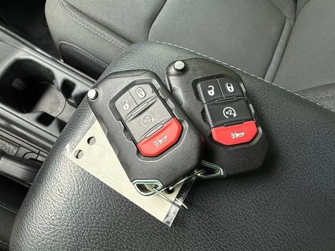 Used 2019 Jeep Wrangler Unlimited Sahara AWD/4WD image 29