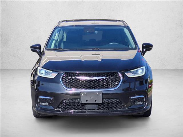 Used 2024 Chrysler Pacifica Touring-L FWD image 2