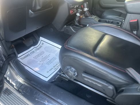 Used 2021 Jeep Wrangler Unlimited Rubicon w/ Xtreme Recon 35" Tire Package image 17