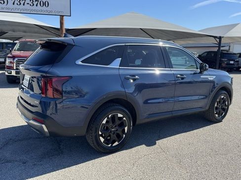 Used 2024 Kia Sorento S image 6