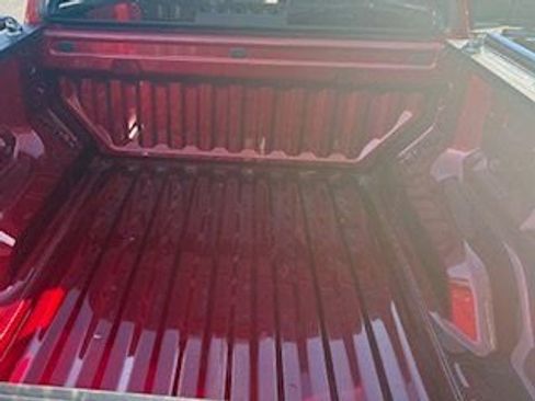 Used 2024 GMC Canyon AT4 w/ Technology Package image 10