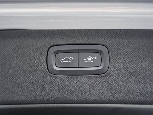 Used 2022 Volvo XC90 T6 Momentum w/ Advanced Package image 12