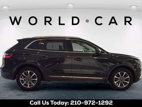 Used 2022 Lincoln Nautilus FWD w/ Premium Package image 3