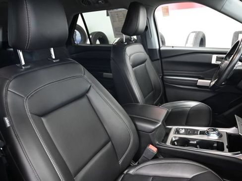 Used 2022 Ford Explorer XLT w/ Equipment Group 202A AWD/4WD image 10