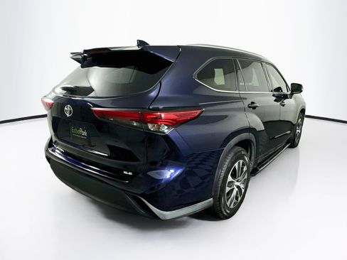 Used 2020 Toyota Highlander XLE FWD image 9