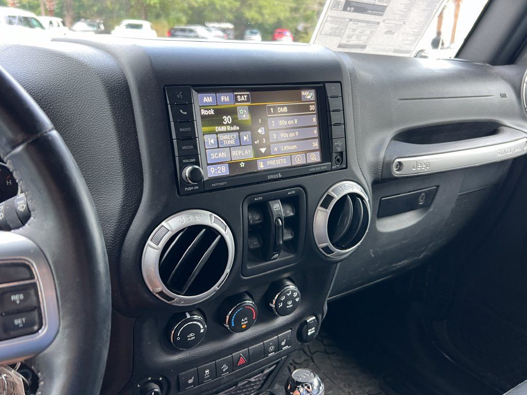 Used 2017 Jeep Wrangler Unlimited Rubicon AWD/4WD image 16