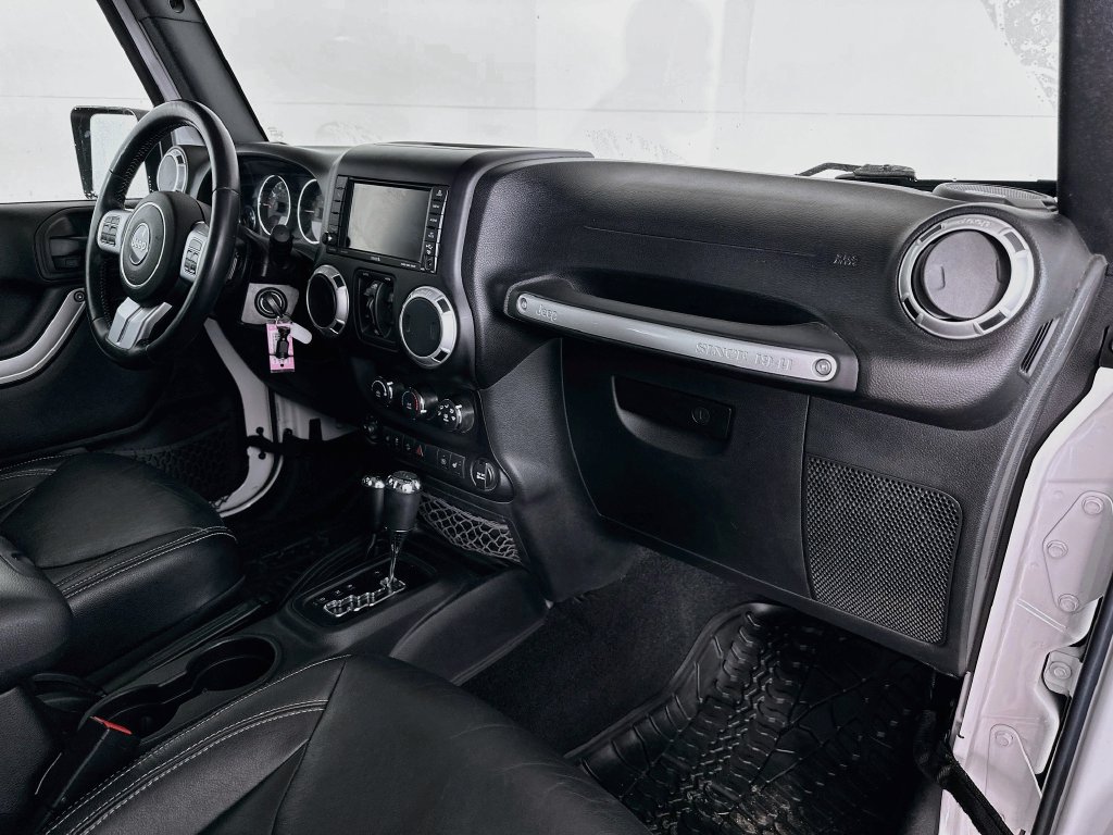 Certified 2017 Jeep Wrangler Unlimited Rubicon AWD/4WD image 32