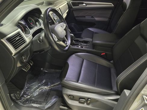 Certified 2021 Volkswagen Atlas Cross Sport SE w/ Panoramic Sunroof Package FWD image 10