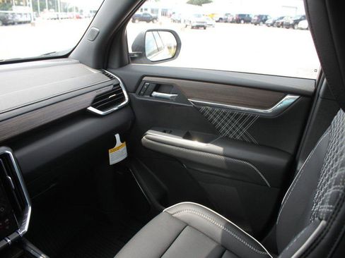 New 2026 GMC Acadia Denali w/ Super Cruise Package image 12