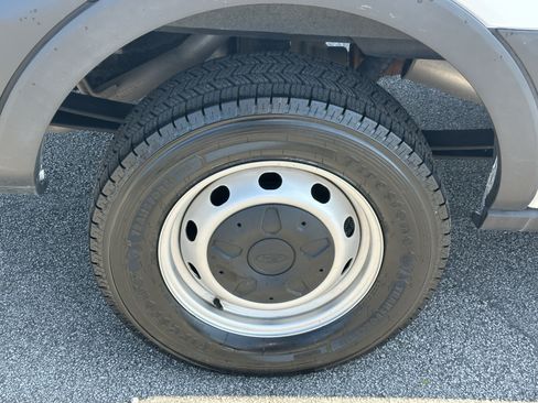 Used 2024 Ford Transit 250 148 Medium Roof w/ Load Area Protection Package RWD image 17