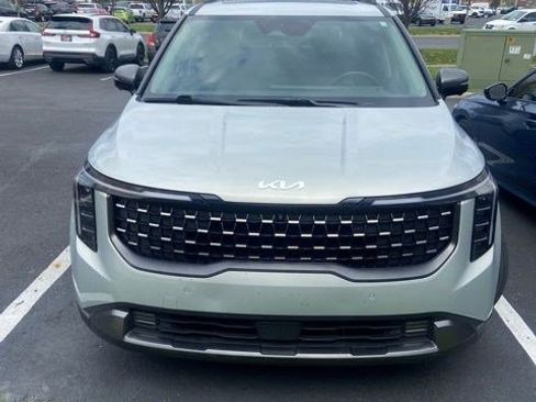 Used 2025 Kia Carnival SX Prestige image 3