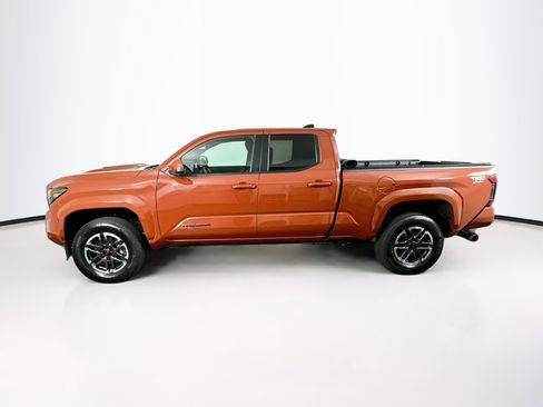 Used 2025 Toyota Tacoma TRD Sport AWD/4WD image 4