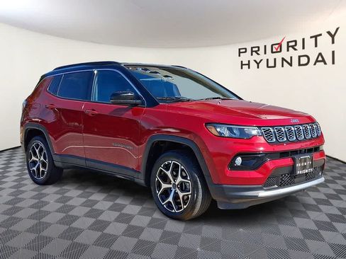 Used 2025 Jeep Compass Limited AWD/4WD image 3