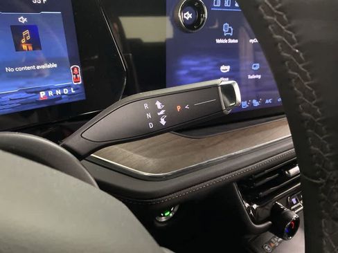 Used 2025 Chevrolet Tahoe High Country image 25