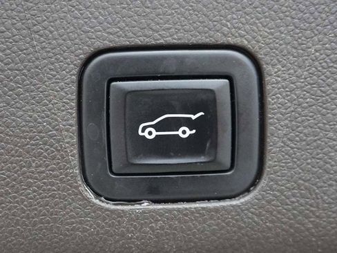 Used 2022 Cadillac Escalade Premium Luxury image 26