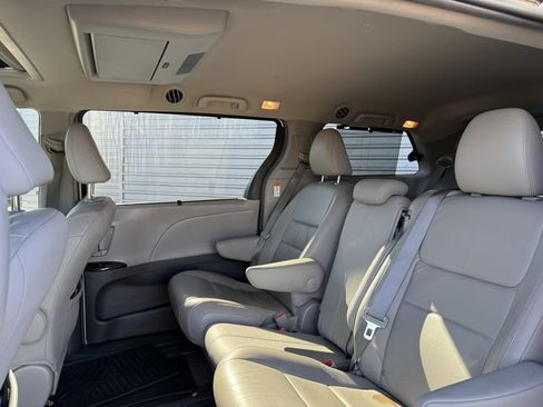 Used 2015 Toyota Sienna XLE image 14