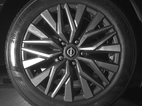 Used 2025 Nissan Altima 2.5 SV FWD image 18