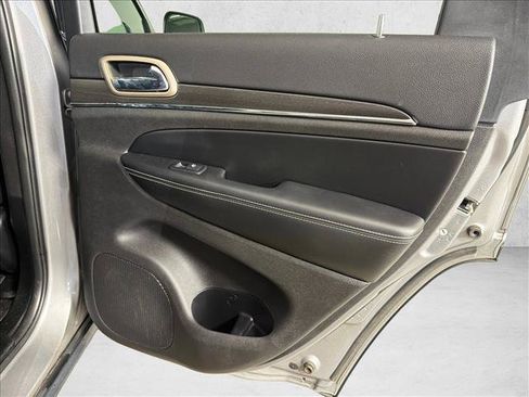 Used 2017 Jeep Grand Cherokee Limited AWD/4WD image 18