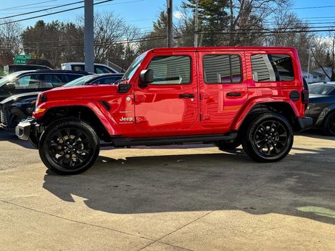 Used 2024 Jeep Wrangler Unlimited Sahara w/ Technology Group image 8