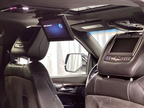 Used 2015 Cadillac Escalade ESV Platinum image 18