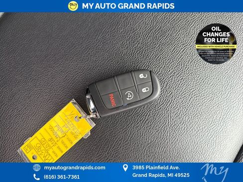 Used 2025 Jeep Compass Limited AWD/4WD image 34