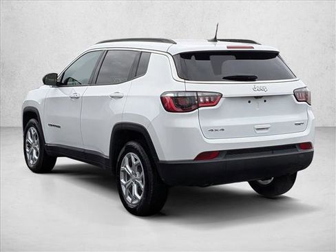 Used 2024 Jeep Compass Latitude image 8