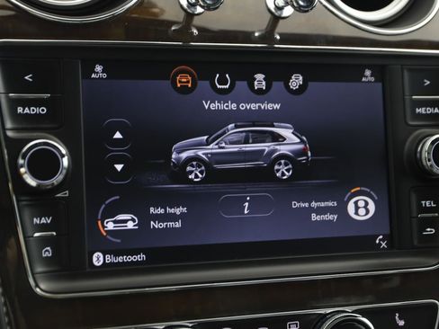 Used 2019 Bentley Bentayga image 48