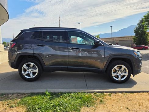 Used 2024 Jeep Compass Latitude AWD/4WD image 4