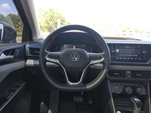 Used 2023 Volkswagen Taos SE w/ Panoramic Sunroof Package FWD image 17