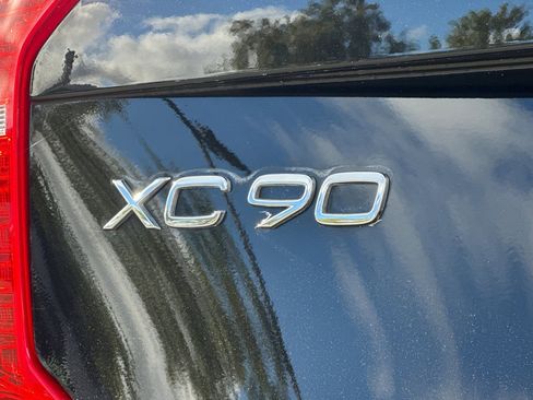 Certified 2025 Volvo XC90 B6 Plus image 13