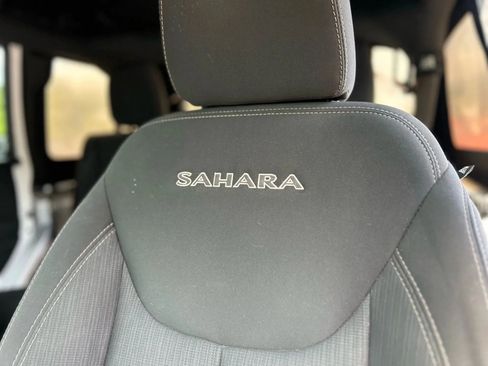 Used 2017 Jeep Wrangler Unlimited Sahara image 25