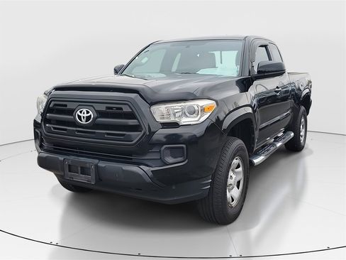 Used 2017 Toyota Tacoma SR image 2