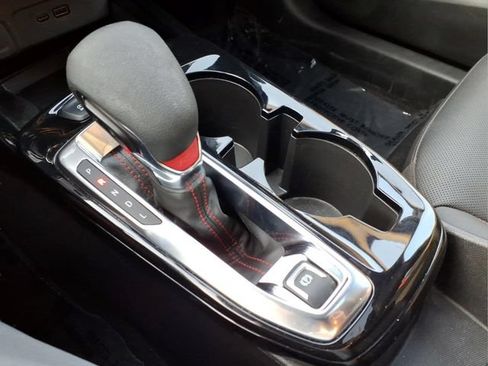 Used 2024 Chevrolet Trax RS w/ Sunroof Package FWD image 24