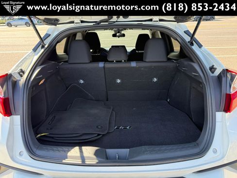 Used 2020 Toyota C-HR XLE image 9