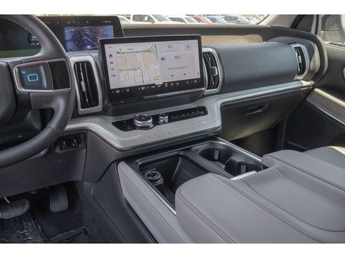 Used 2025 Ford Expedition Active AWD/4WD image 25