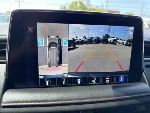 Used 2022 Chevrolet Suburban RST w/ Luxury Package image 27