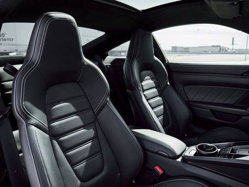 Used 2022 Porsche 911 Carrera 4 GTS w/ Premium Package image 39