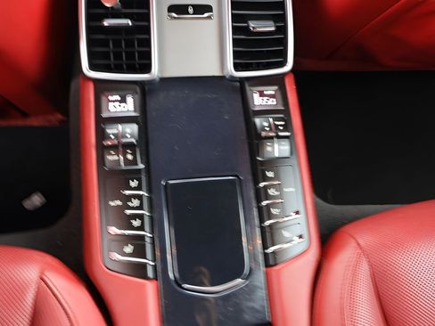 Used 2016 Porsche Panamera 4 image 16