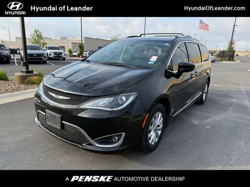 Used 2019 Chrysler Pacifica Touring-L image 1