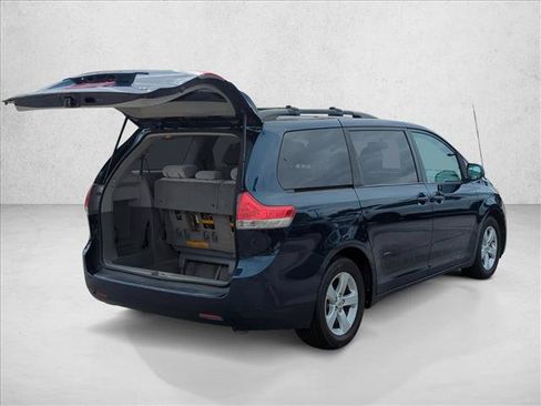 Used 2011 Toyota Sienna LE w/ Towing Pkg FWD image 8