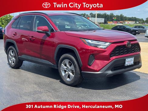 Used 2025 Toyota RAV4 XLE AWD/4WD image 1