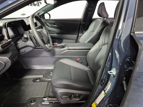 New 2025 Toyota Crown Signia image 9