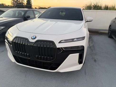 Certified 2024 BMW 760i xDrive w/ Executive Package AWD/4WD image 14