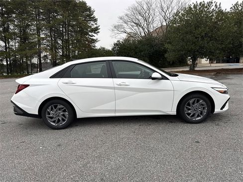 New 2026 Hyundai Elantra Blue image 8
