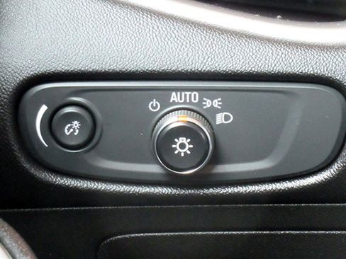 Used 2022 Chevrolet Malibu LT image 29