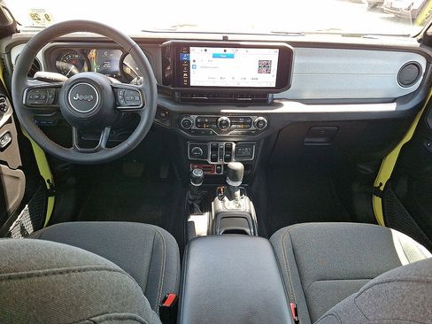 Used 2024 Jeep Wrangler Unlimited AWD/4WD image 10