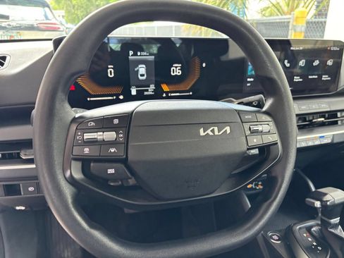 Used 2025 Kia K4 FWD image 29