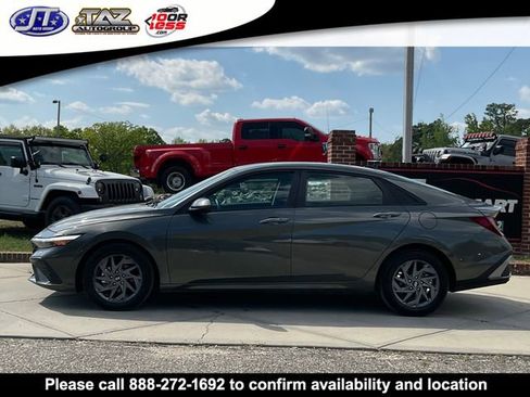 Used 2024 Hyundai Elantra SEL FWD image 4